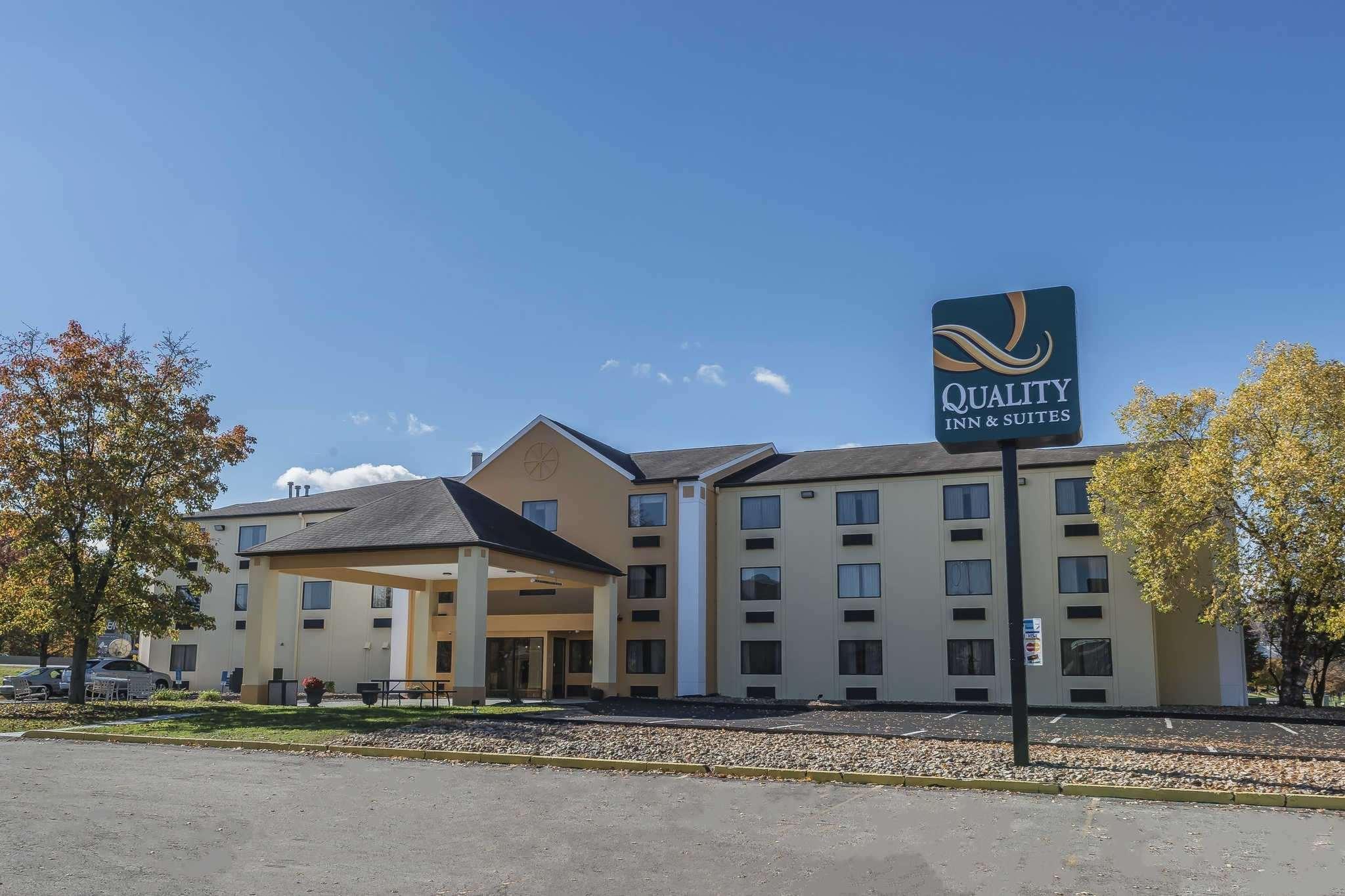 Quality Inn & Suites Harmarville Экстерьер фото