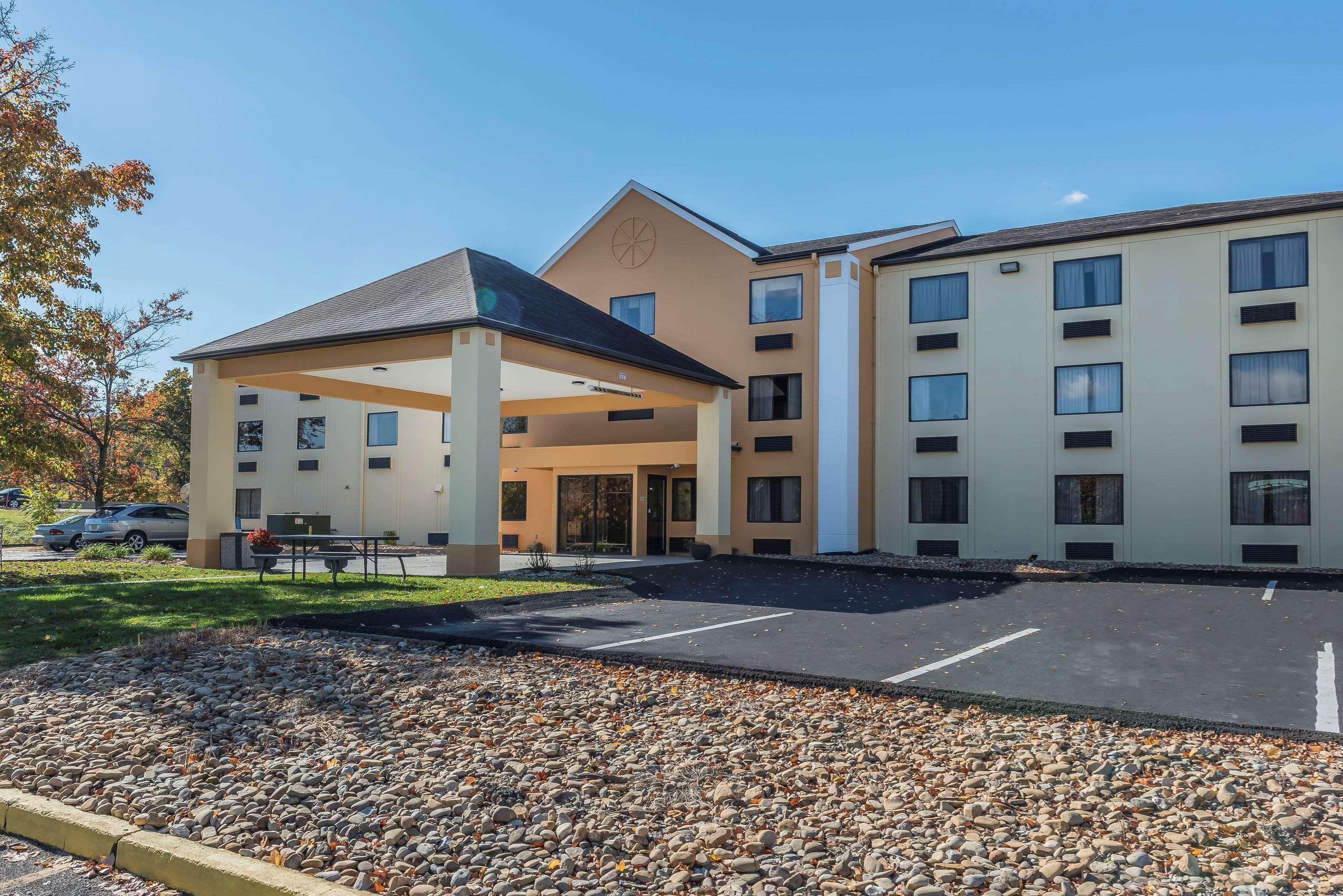 Quality Inn & Suites Harmarville Экстерьер фото