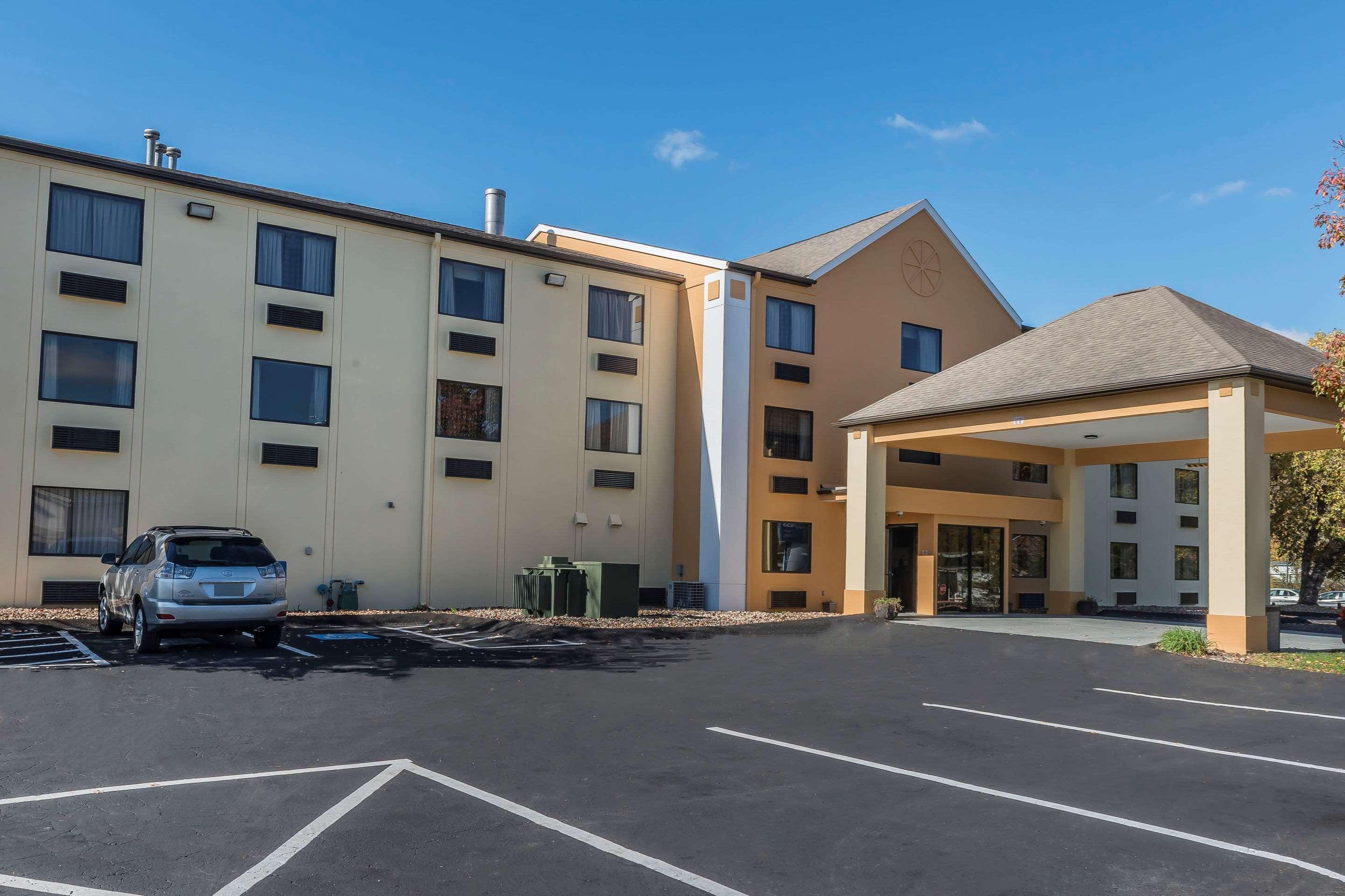 Quality Inn & Suites Harmarville Экстерьер фото